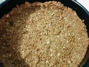 The crust: you can see the oatmeal flakes, and somewhere in there are the walnuts....